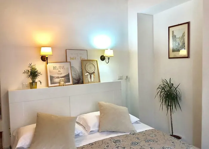 Aura Rooms